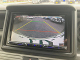 【バックカメラ】駐車時に後方がリアルタイム映像で確認できます。大型商業施設や立体駐車場での駐車時や、夜間のバック時に大活躍!運転スキルに関わらず、今や必須となった装備のひとつです!