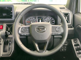 インテリアに合わせたデザインのステアリングは、運転される方のことも考え、運転しやすい形状、大きさです。是非一度、実際に触ってお確かめください。