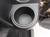カップホルダーは運転席や助手席からちょうど手の届く位置です!!
