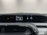 メーターが運転席から見やすいインパネ中央部に配置してるので走行中の視線移動が少なく快適です。