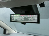 たくさん人や荷物を乗せてもクリアな視界を確保してくれるスマートルームミラー