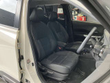 運転席まわりです。運転席からの視界が左右に広く隅々まではっきりと見渡せます!クルマの前端も把握しやすく安心して運転できます!