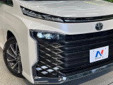 【LEDヘッドライト】悪天候や夜間走行時も良好な視界を確保し安心して運転できる高輝度LEDヘッドライトを装備!点灯速度が早く、消費電力も抑えられています。