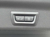 電動リアゲート装備。バンパー下でのキックオープン&クローズ機能も装備です。