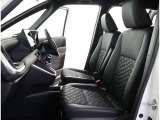 高いホールド性で運転姿勢が安定します。長距離ドライブでも疲れにくいのが魅力です。快適なドライビングライフをお送りください♪