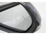 【ブラインドスポットモニター】 ミラーの死角になる車両を検知し、インジケーター点灯や警告音で知らせてくれます。