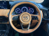 【純正革巻きステアリング】上質な革を使用することで、手にしっかり馴染みとても運転しやすいハンドルです♪