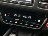 【左右独立型フルオートエアコン】運転席と助手席でそれぞれお好みの温度に設定可能。同乗者にも配慮した、快適な空調をお届け致します。