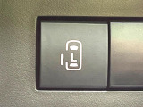 【パワースライドドア】スマートキーや運転席のスイッチでスライドドアの開閉が可能♪電動だから力を入れてドアを開ける必要が無く、小さいお子様でも、重い荷物を持っている時もラクに開け閉めできます♪