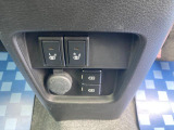 運転席・助手席にはシートヒーター機能が付いています。寒い日の心強い味方です♪