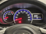 【メーターまわり】ドライバーから見やすい位置にあって安全運転に寄与します。メーターも見やすくてシンプルなデザインになっております。