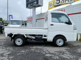 国産全メーカーの新車を取り扱います。特にスズキ、ダイハツの特約店となっておりますので、しっかりアフターサービスいたします。他のメーカーもしっかりフォローいたします。