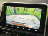 【バックカメラ】駐車時に後方がリアルタイム映像で確認できます。大型商業施設や立体駐車場での駐車時や、夜間のバック時に大活躍!運転スキルに関わらず、今や必須となった装備のひとつです!