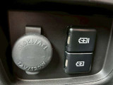 12V/120Wのアクセサリーソケットです。USB接続ソケットもございます。