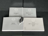 インテリジェントキーです♪キーを近づけてドアハンドルのスイッチを押すだけで開閉が出来ます♪カバンやポケットに入れてても反応するのでスムーズに乗車出来ます☆