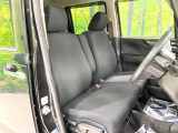 運転席まわりには十分なスペースがあり、大柄な方でもゆったり運転していただける環境です。