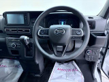 たとえばダイハツのお店にある、たくさんのスマアシ搭載車は、正常に作動する事をしっかり確認します。