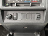 【アクセサリーソケット(電源ソケット)】電源からケーブルをつなげば、スマートフォンなどの電子機器の充電などを行うことができます!ゲーム機器や、カメラの充電にも便利ですね。