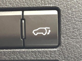 【パワーバックドア】スマートキーや運転席のボタンを押すだけでリアゲートが自動で開閉します!荷物を持っている時や、高い位置にあるバックドアを閉める際に便利な機能です♪