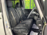 運転席シート廻りは使用感も少なく、良好な状態となっています。前オーナー様が丁寧に使っていたことがよくわかりますね。