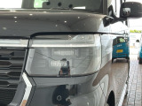 LEDヘッドライトは、点灯の瞬間から最大光量を発揮し、突然暗くなるトンネルなどでの安定感を高めます。