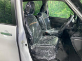運転席シート廻りは使用感も少なく、良好な状態となっています。前オーナー様が丁寧に使っていたことがよくわかりますね。