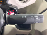 【オートライト】周りの明るさに応じて自動でヘッドライトの点灯・消灯ができる機能です!ライトの付け忘れ・消し忘れなどが無くなり、雨の日や夕方の走行も安心!トンネル通過時も便利ですね♪