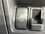 【パワースライドドア】スマートキーや運転席のスイッチでスライドドアの開閉が可能♪電動だから力を入れてドアを開ける必要が無く、小さいお子様でも、重い荷物を持っている時もラクに開け閉めできます♪
