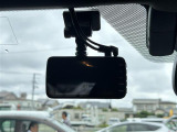 【ドライブレコーダー】映像・音声などの運転中の記録を残します。事故などを起こした起こされた時の証拠になりえますので、もしも時でも安心ですね。