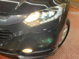 【LEDヘッドライト】悪天候や夜間走行時も良好な視界を確保し安心して運転できる高輝度LEDヘッドライトを装備!点灯速度が早く、消費電力も抑えられています。