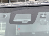 【スズキ セーフティサポート】走行中に前方の車両等を認識し、衝突しそうな時は警報とブレーキで衝突回避と被害軽減をアシスト。より安全にドライブをお楽しみいただけます。