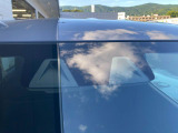 【衝突被害軽減ブレーキ】前方の車両や歩行者を検知し、ブザー音や表示によって警告!衝突の可能性が高まるとブレーキ踏力をアシストしてくれますが、あくまでもサポートですので運転手の判断・操作が大事です☆