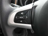 ステアリングスイッチ付き。手を離さずにさまざまな操作が可能です。