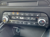 【シートヒーター&ベンチレーション】夏場は涼しい風でお尻や背中の熱やムレを防ぎ、冬はエアコンよりも早く温まってポカポカに!季節を問わず快適に過ごせます。