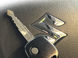 【キーレス】少し離れた場所からでもボタン一つでドアの開錠・施錠ができるのでとっても便利!ドアの鍵穴周りに傷をつけることもありません♪