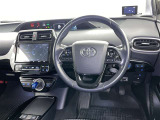 運転席まわりです。 各操作スイッチは使いやすい位置に配置されてます。