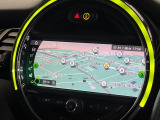 ●純正ナビ:一体感のあるナビは、高級感ある車内を演出してくれます。オーディオ機能も充実しておりますので、運転もより楽しめます♪