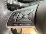ステアリングスイッチ付きのハンドル!運転に支障をきたすことなくナビ操作が可能です!!