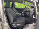 運転席シート廻りは使用感も少なく、良好な状態となっています。前オーナー様が丁寧に使っていたことがよくわかりますね。