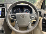【純正革巻きステアリング】上質な革を使用することで、手にしっかり馴染みとても運転しやすいハンドルです♪