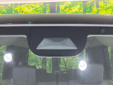 【ホンダセンシング】走行中に前方の車両等を認識し、衝突しそうな時は警報とブレーキで衝突回避と被害軽減をアシスト。より安全にドライブをお楽しみいただけます。