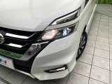 【LEDヘッドライト】悪天候や夜間走行時も良好な視界を確保し安心して運転できる高輝度LEDヘッドライトを装備!点灯速度が早く、消費電力も抑えられています。