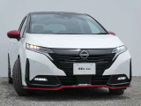 アダプティブLEDヘッドライト。フロントカメラで前方の状況を検知し対向車や先行車に眩しい思いをさせることなく必要なところだけを遠くまで照射します。