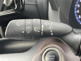 【オートワイパー(AUTO)】雨が降り出した時に、雨滴検出用センサー(レインセンサー)が雨滴を感知すると、自動でワイパーが動作します。
