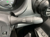 車外の明るさに応じでライトを点灯、消灯してくれるオートライト機能です☆お天気の良い昼間のトンネル走行などオートにしてると便利で安心です☆エンジン停止時にライトの消し忘れも無くなります☆