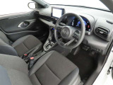 シンプルで使いやすいデザインの運転席です。