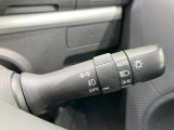 【オートライト】周りの明るさに応じて自動でヘッドライトの点灯・消灯ができる機能です!ライトの付け忘れ・消し忘れなどが無くなり、雨の日や夕方の走行も安心!トンネル通過時も便利ですね♪