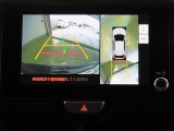 車両を上から見たような映像を映し出すパノラミックビューモニター付きです。