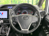 【純正革巻きステアリング】上質な革を使用することで、手にしっかり馴染みとても運転しやすいハンドルです♪