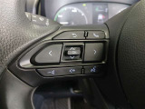 ステアリングには運転中でも簡単に操作できる各種スイッチついてます